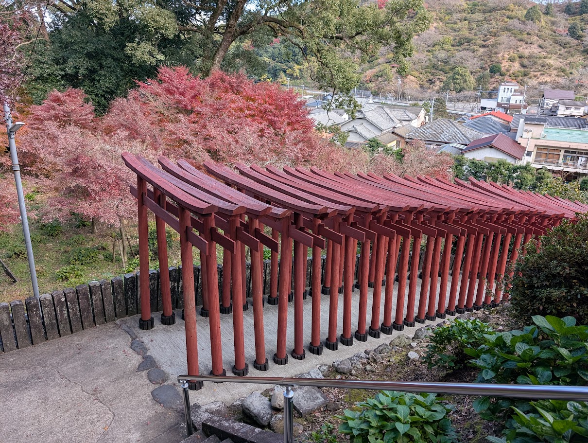 稲荷神社ってどんな神社？ご利益、狐との関係、全国のおすすめ稲荷神社を紹介